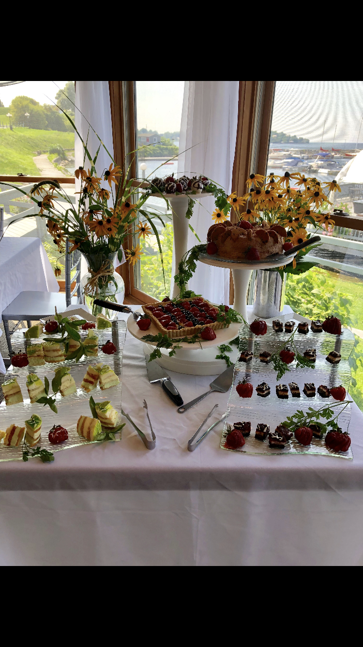 The Barracks Inn Restaurant & Bar | 42 Pike Rd, Sackets Harbor, NY 13685, USA | Phone: (315) 486-4542