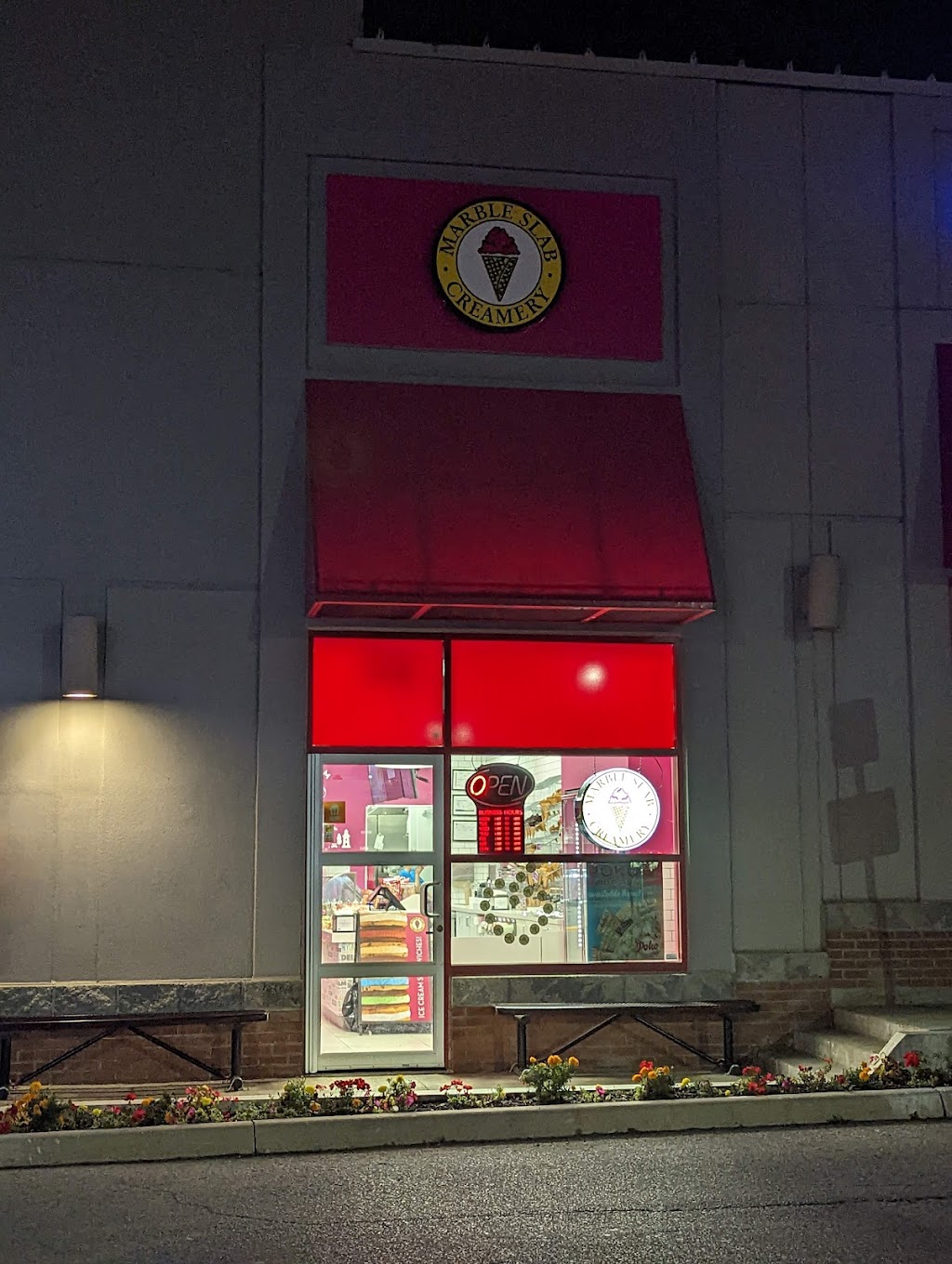 Marble Slab Creamery | 380 Dundas St E D9, Oakville, ON L6H 6Z9, Canada | Phone: (365) 726-8708