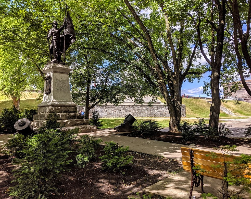 Monument aux Braves | Intersection rue Saint Louis et, Rue dAuteuil, Québec, QC G1R 4C4, Canada | Phone: (418) 380-2300
