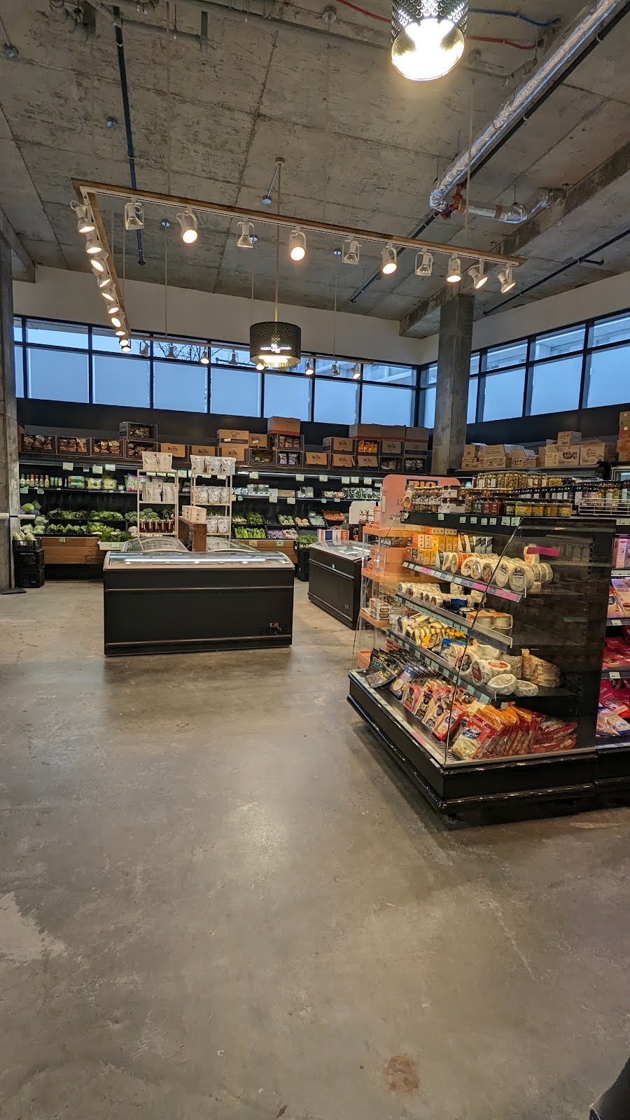 Marché Oda - Outremont | 1290 Ave.Thérèse-Lavoie-Roux, Outremont, QC H2V 0C2, Canada | Phone: (514) 278-8017