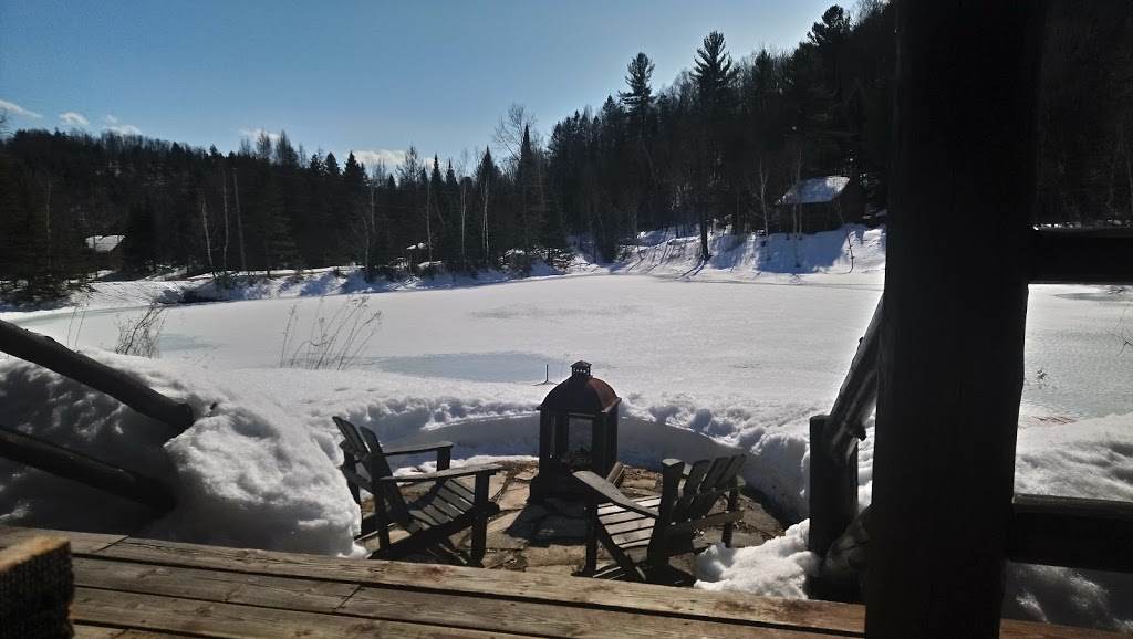 Chalet Petit Ours Noir | 7059 rue du pionnier, Wentworth-Nord, QC J0T 1Y0, Canada | Phone: (514) 616-0603