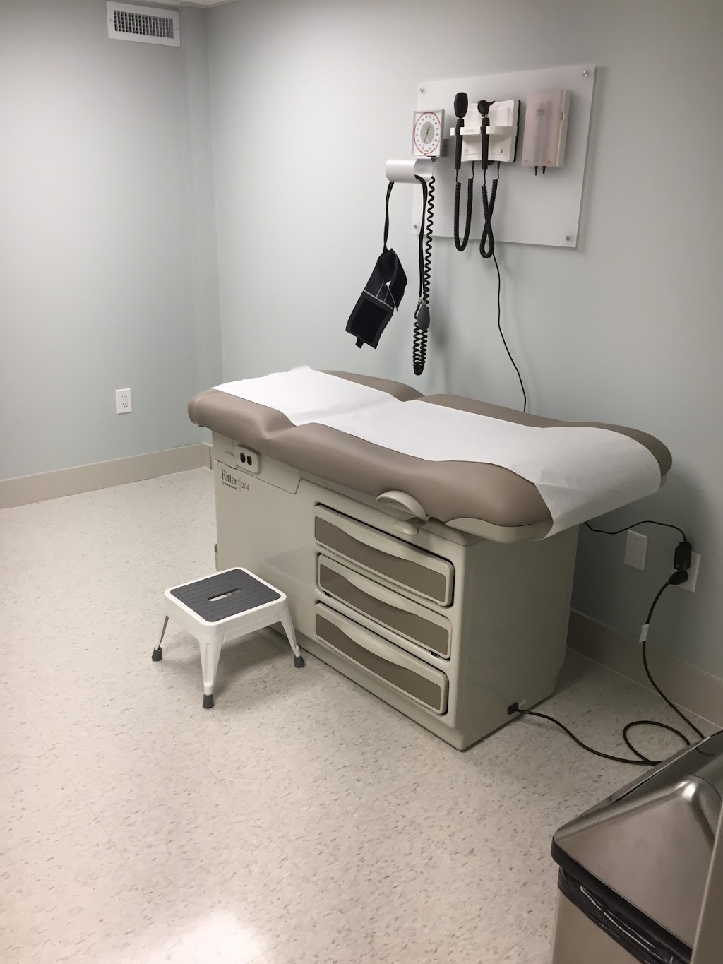 Bee Town Medical Center | 34 Main St W, Beeton, ON L0G 1A0, Canada | Phone: (905) 729-1000