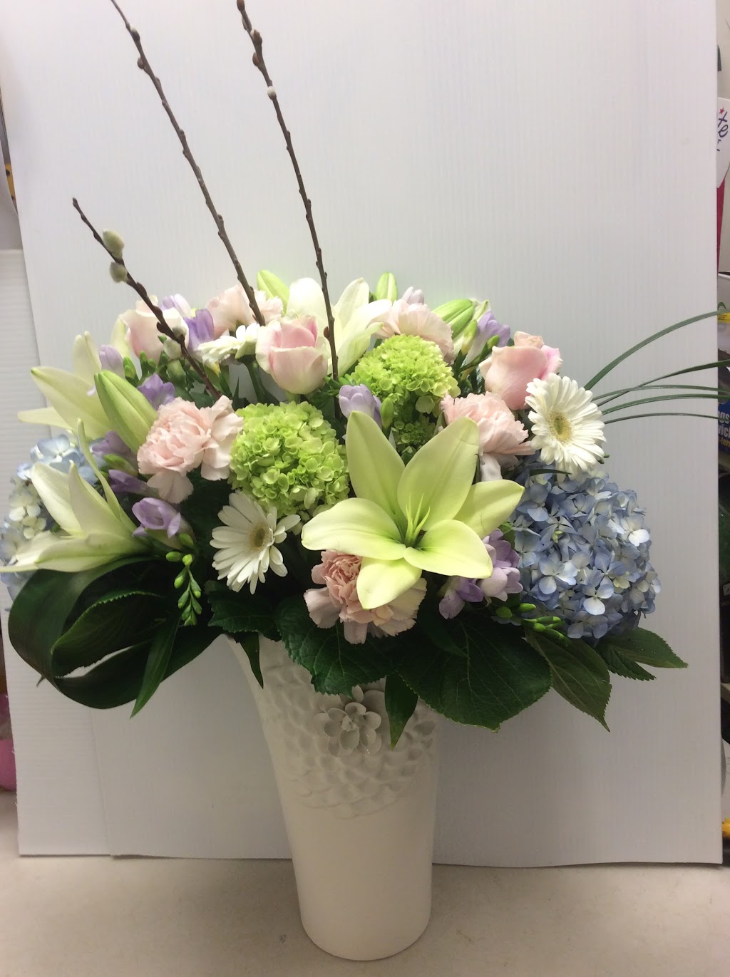 Kitchener Ontario Florist | 499 Lancaster St W, Kitchener, ON N2K 1L8, Canada | Phone: (519) 593-2332