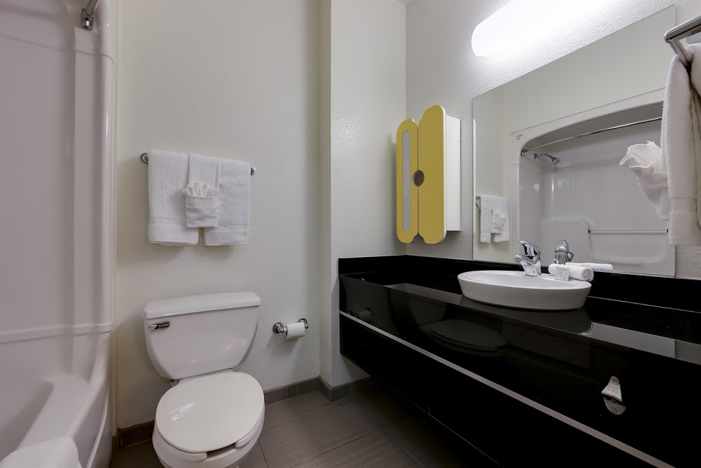 Studio 6 Toronto - Mississauga | 60 Britannia Rd E, Mississauga, ON L4Z 3W7, Canada | Phone: (905) 502-8897