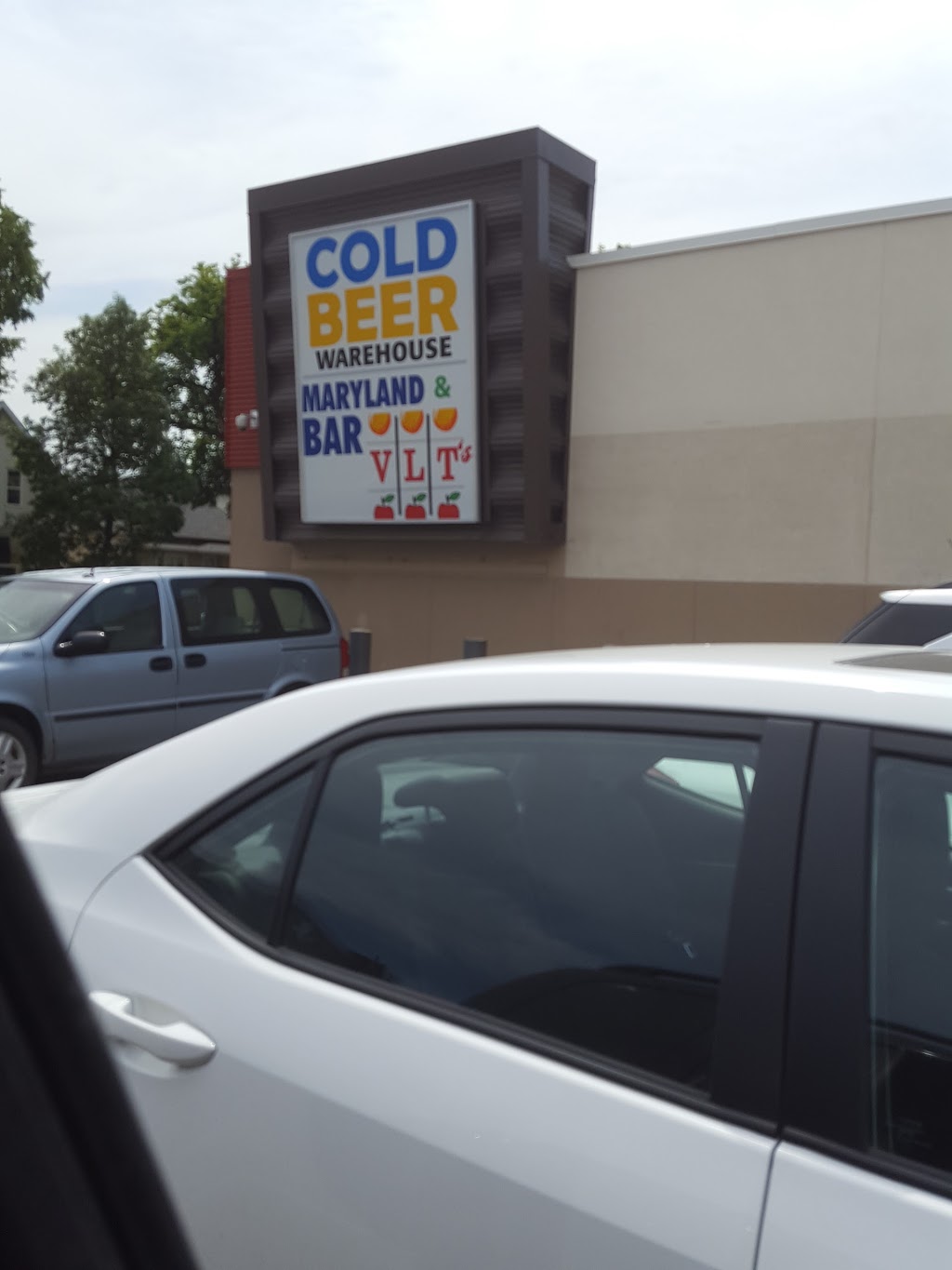 Maryland Beer Store & Bar | 740 Maryland St, Winnipeg, MB R3E 1W2, Canada | Phone: (204) 783-8062