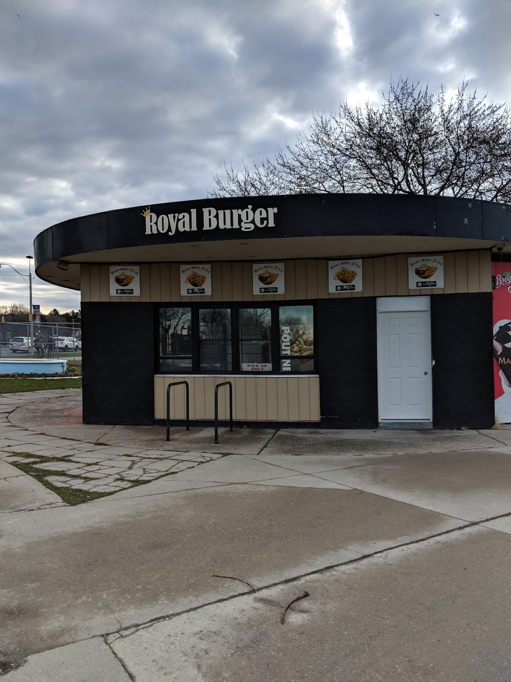 Royal Burger | 1777 Lake Shore Blvd W, Toronto, ON M6K 1L4, Canada