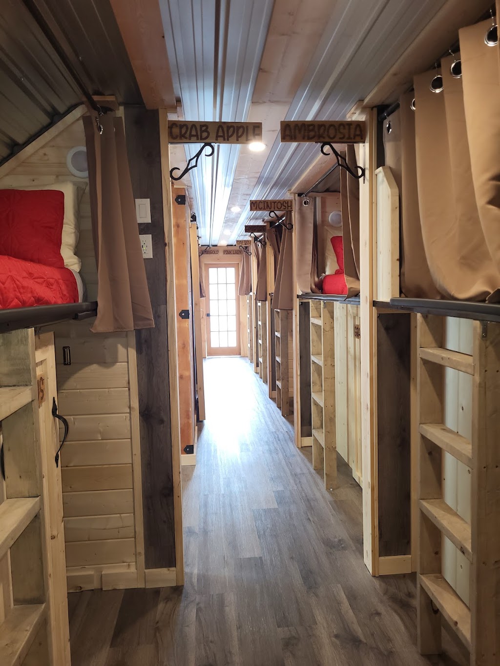 The Orchard (Hostel Private Bunks) | 4999 Highway 93, 1 B 27 Unit, Radium Hot Springs, BC V0A 1M0, Canada | Phone: (250) 347-0011