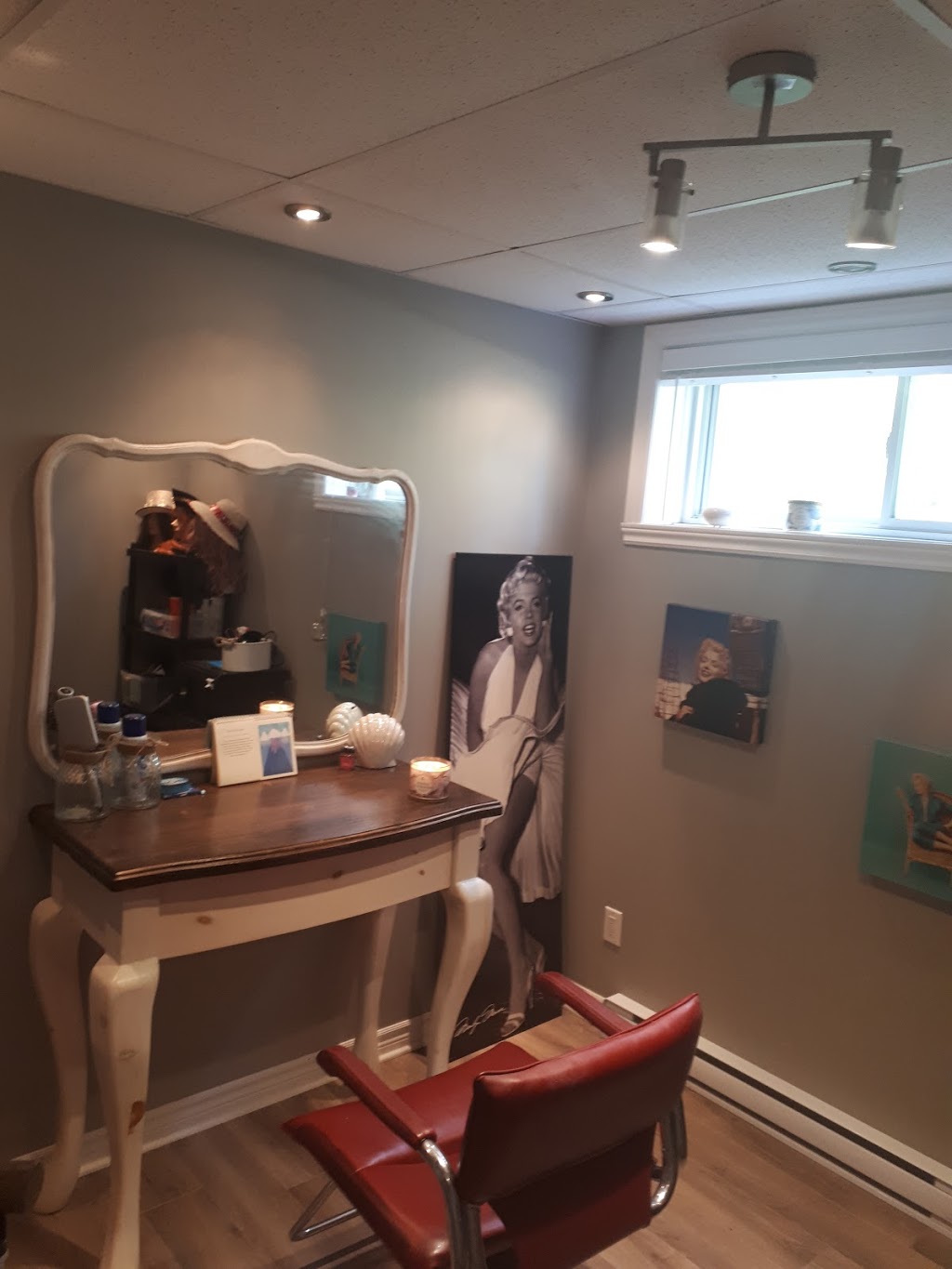 Salon de coiffure Andréanne | 825 Rue des Lievres, Farnham, QC J2N 3C6, Canada | Phone: (438) 863-5348