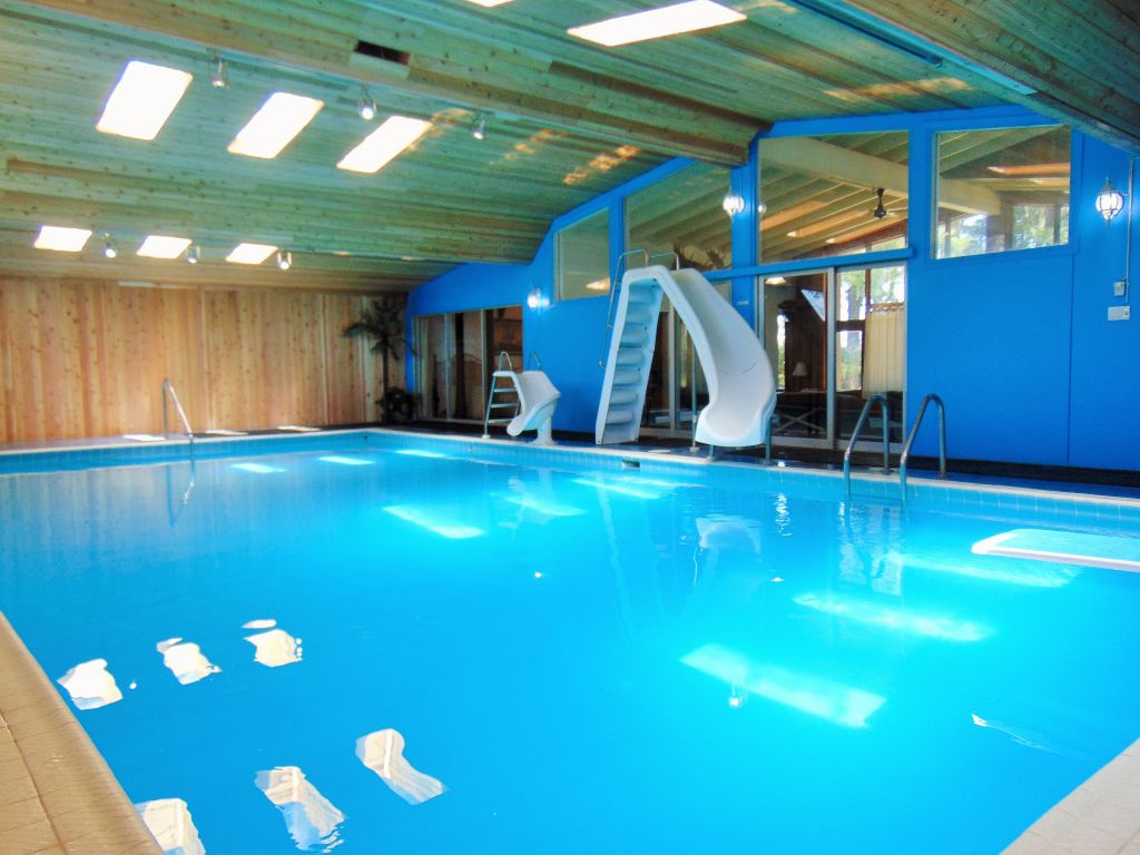 Chalet Le Monarque | 552 Rue de Monseigneur Provencher, Nicolet, QC J3T 1H3, Canada | Phone: (819) 293-5047