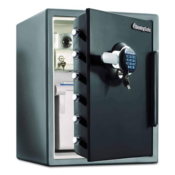 Toronto Locksmith Shield | 131 Dundas St E, Toronto, ON M5B 2N6, Canada | Phone: (647) 478-8571