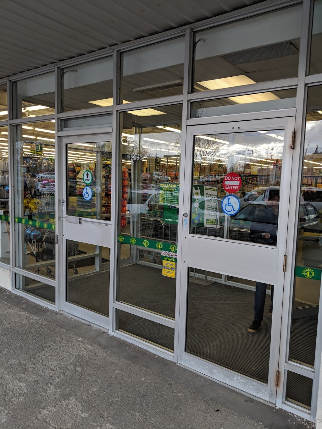 Dollarama | 1375 Southdown Rd, Southdown Rd Plaza, Mississauga, ON L5J 2Z1, Canada | Phone: (289) 373-3059