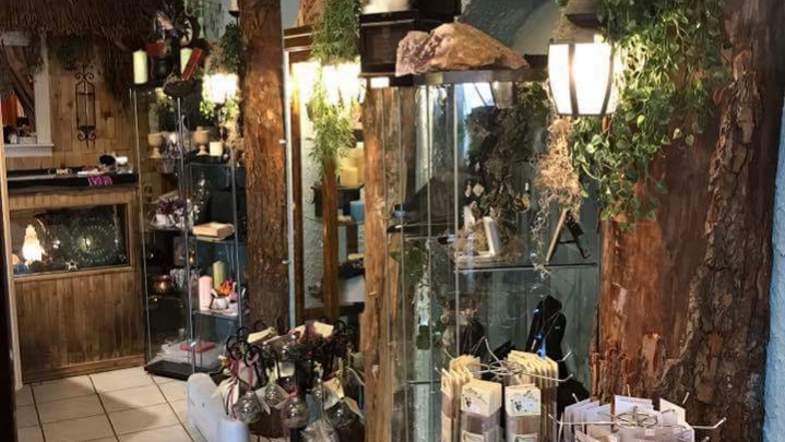 Melindas Enchanted Cottage | 56 Robinson St, Simcoe, ON N3Y 1W6, Canada | Phone: (226) 931-1419