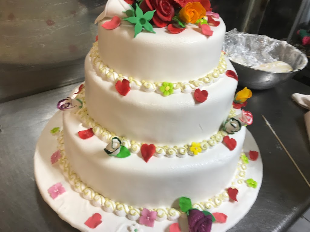 Boulangerie La Brioche + Pâtisserie | 1650 Rue Poirier, Saint-Laurent, QC H4L 1J1, Canada | Phone: (514) 447-0845