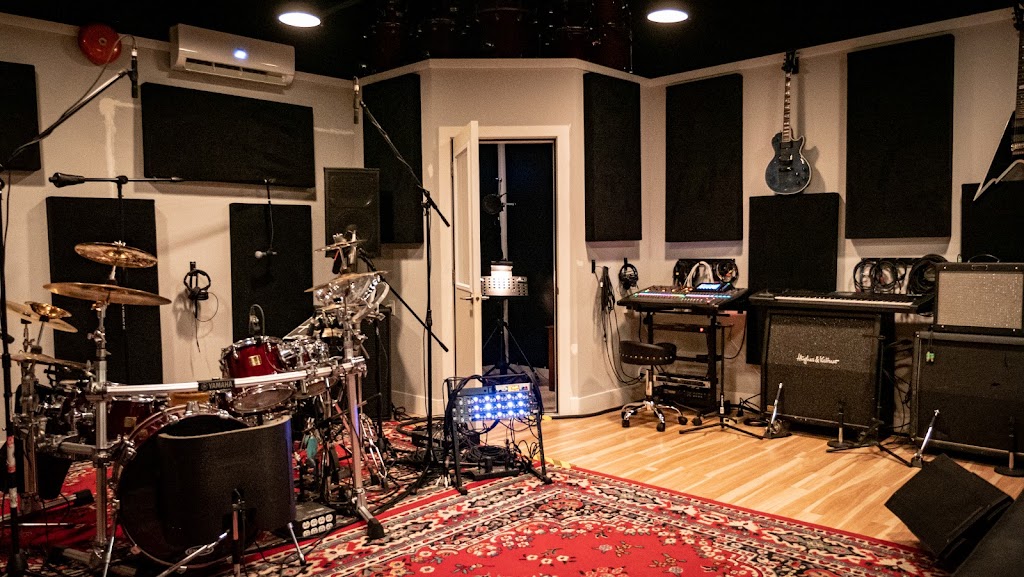 Stefanos Artfarm | 2920 Tillicum Rd, Victoria, BC V9A 2H3, Canada | Phone: (250) 686-7625