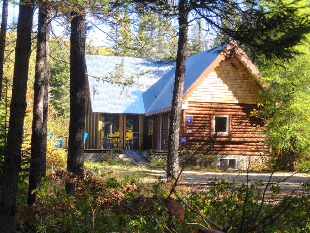 Chalet Guimond | 530 Rue Guimond, Saint-Alexis-des-Monts, QC J0K 1V0, Canada | Phone: (514) 370-8329