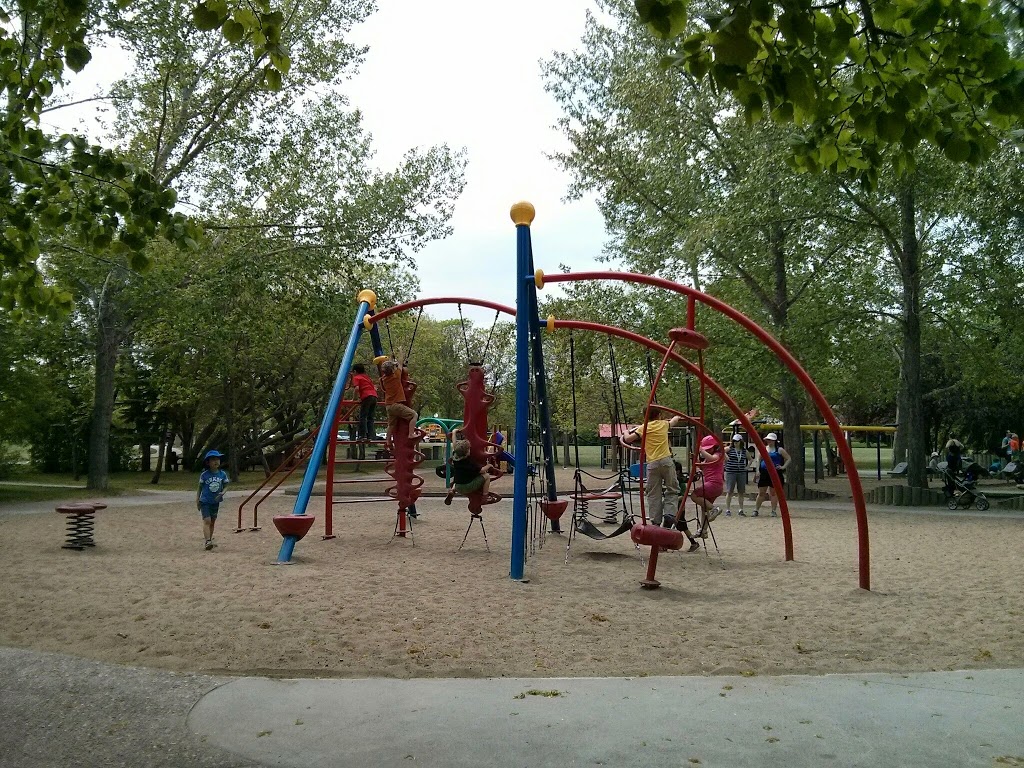 Candy Cane Park Playground | 503-547 19 Ave, Regina, SK S4N, Canada | Phone: (306) 522-3661