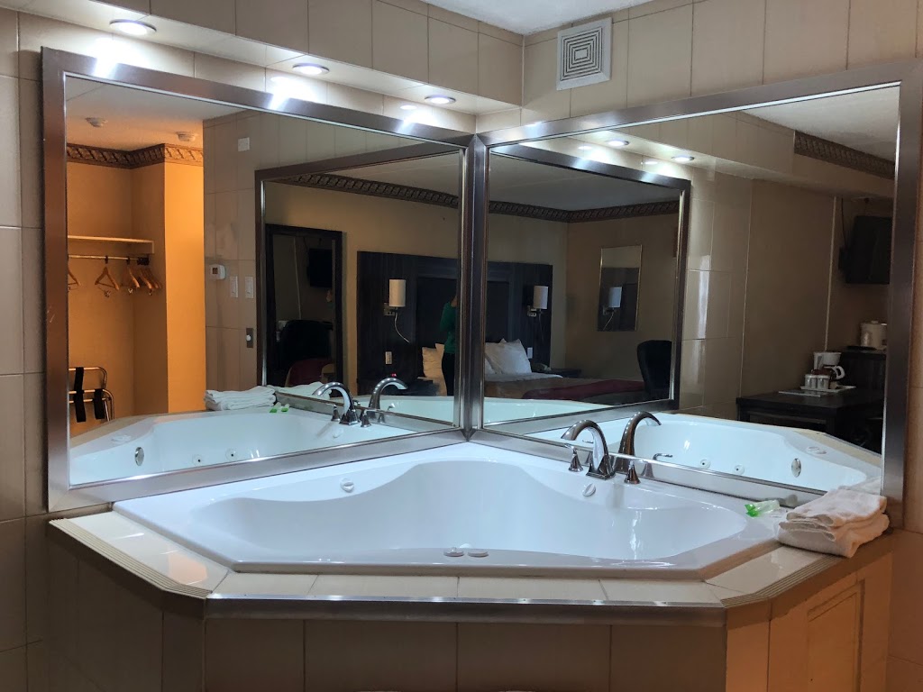 Mississauga Inn & Suites | 2420 Surveyor Rd, Mississauga, ON L5N 4E6, Canada | Phone: (905) 858-8600