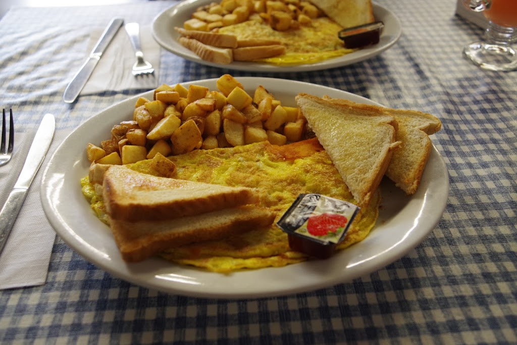 Tiffany Dining Lounge & Restaurant | 26 Coldwater Rd, Coldwater, ON L0K 1E0, Canada | Phone: (705) 686-3676