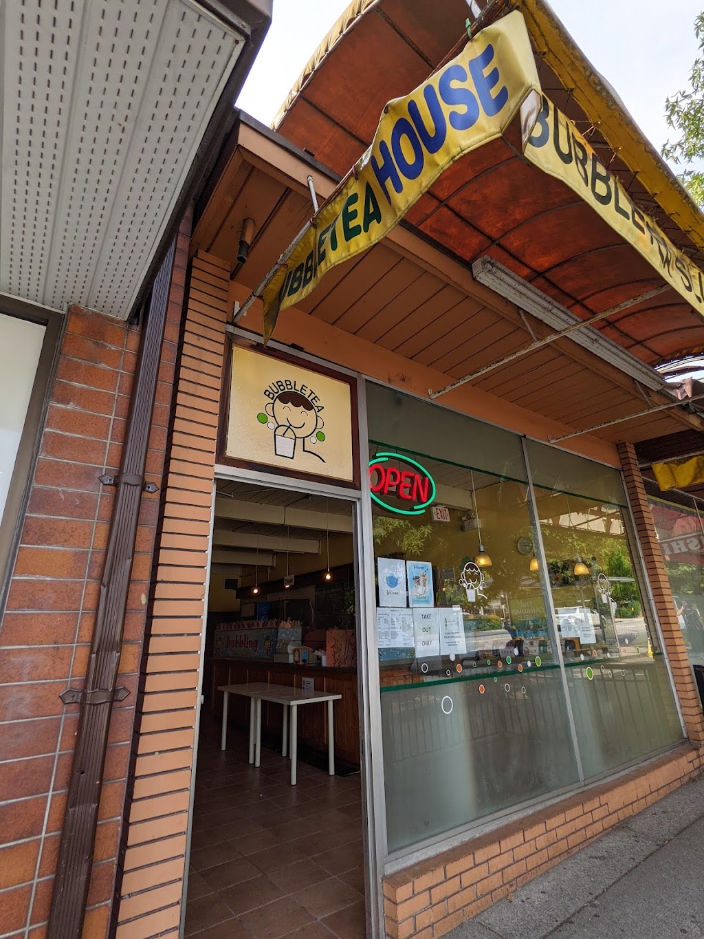 Bubble Tea Bluemoon | 2035 Lonsdale Ave, North Vancouver, BC V7M 2K4, Canada | Phone: (604) 988-1238