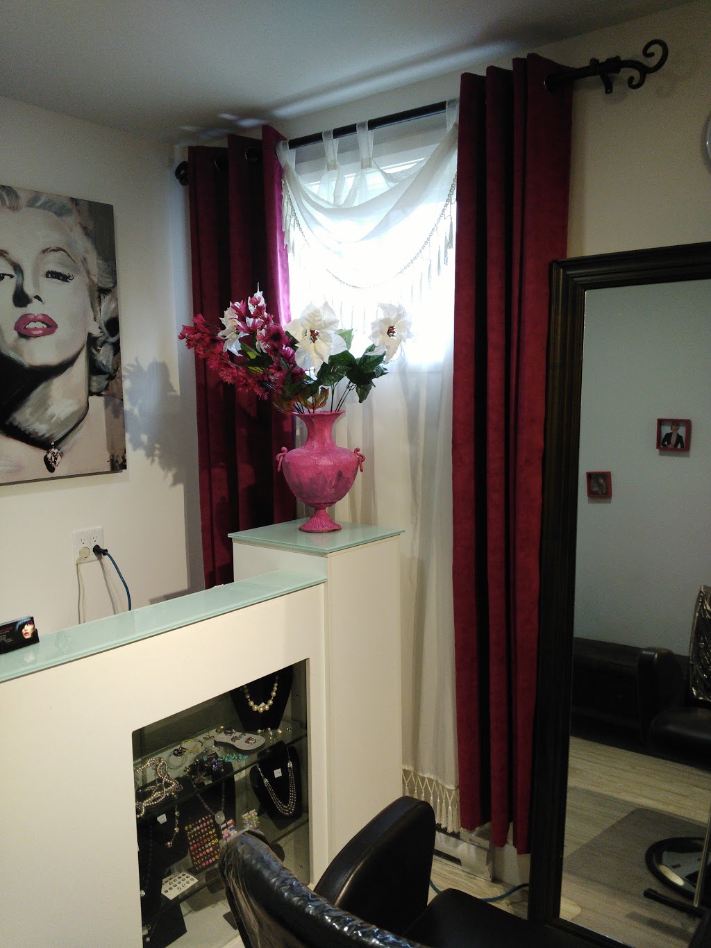 Coiffure Bellerose | 6 Rue des Spirées, Pont-Rouge, QC G3H 0C9, Canada | Phone: (418) 873-8005