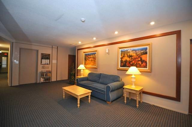 Fraser Manor Apartments | 1922 Pandosy St, Kelowna, BC V1Y 1R5, Canada | Phone: (250) 862-8850