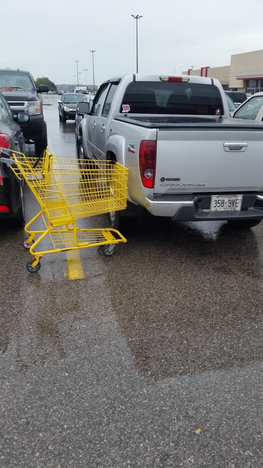Jasons No Frills | 1029 Brodie Dr, Orillia, ON L3V 6H4, Canada | Phone: (866) 987-6453