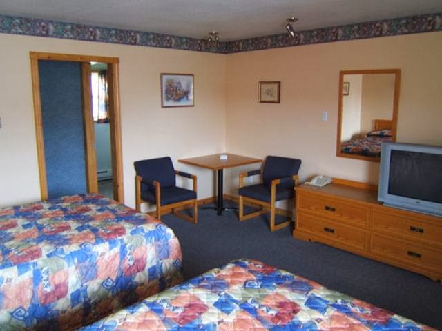 Rainbow Inn | 32 King William St, Huntsville, ON P1H 1G0, Canada | Phone: (705) 789-5514