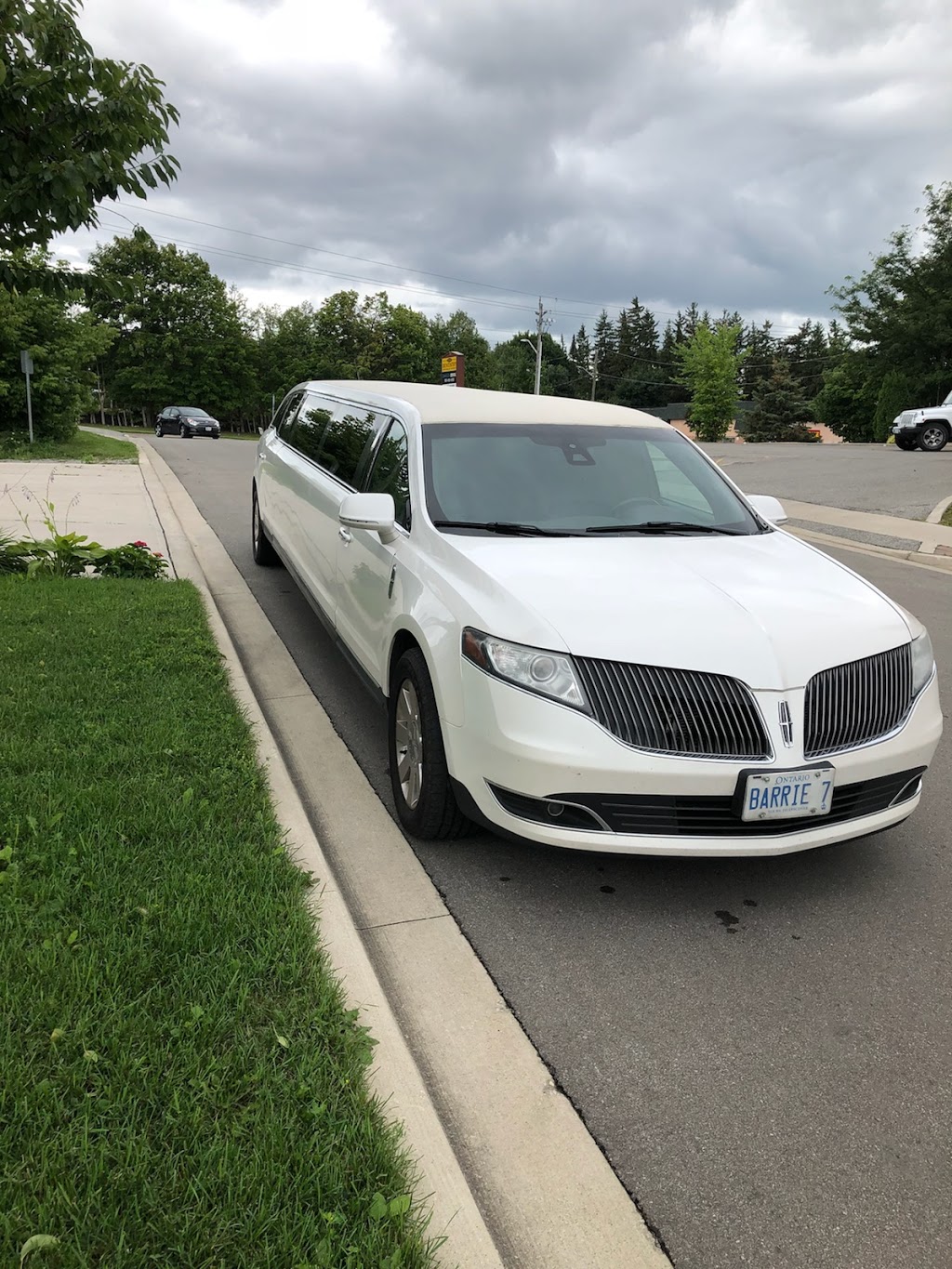 Black Tie Executive Limo Barrie | 452 Tiffin St, Barrie, ON L4N 9W8, Canada | Phone: (705) 721-1444