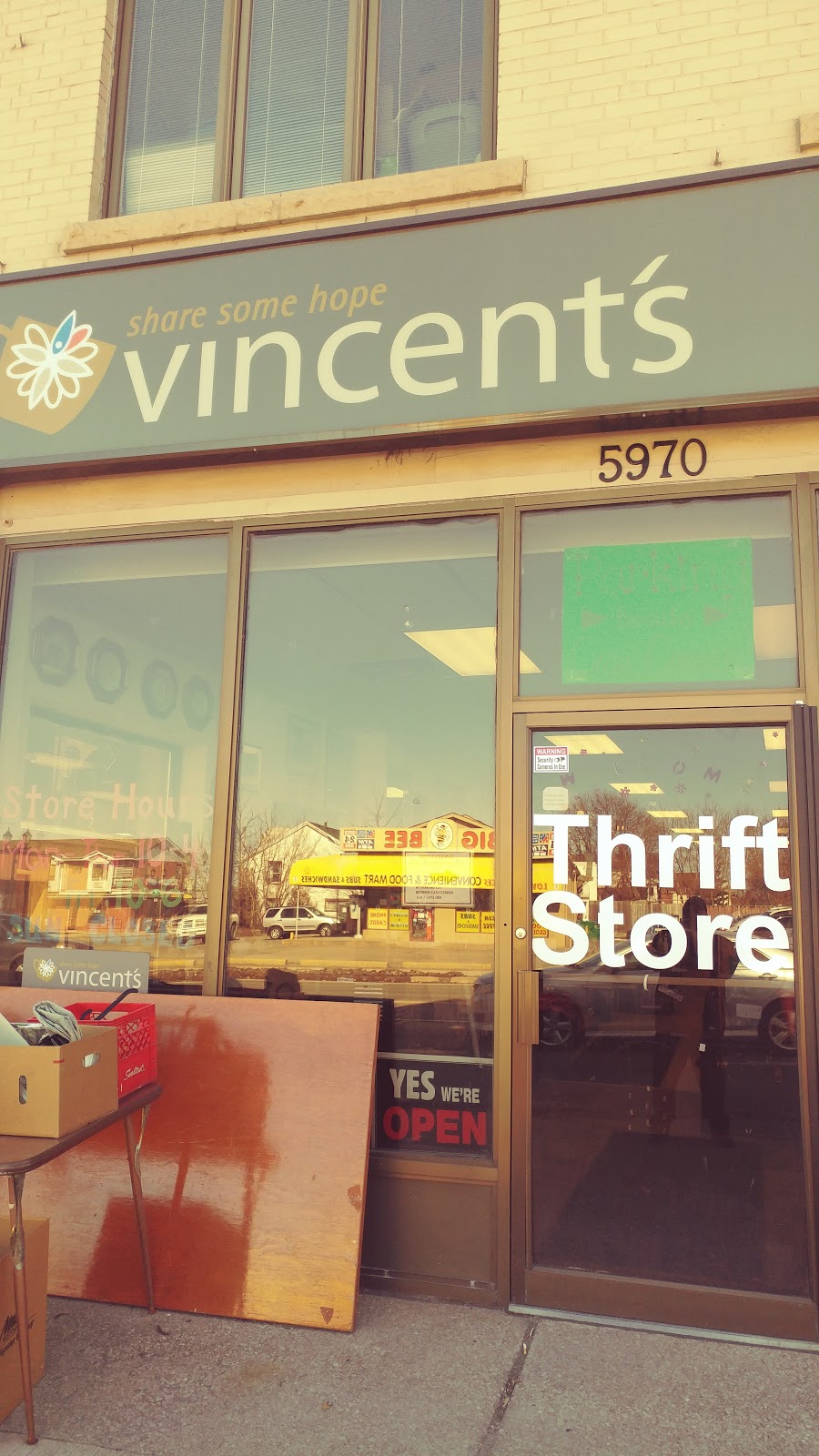 Vincents Store | 5970 Lundys Ln, Niagara Falls, ON L2G 5Z7, Canada | Phone: (289) 296-3807