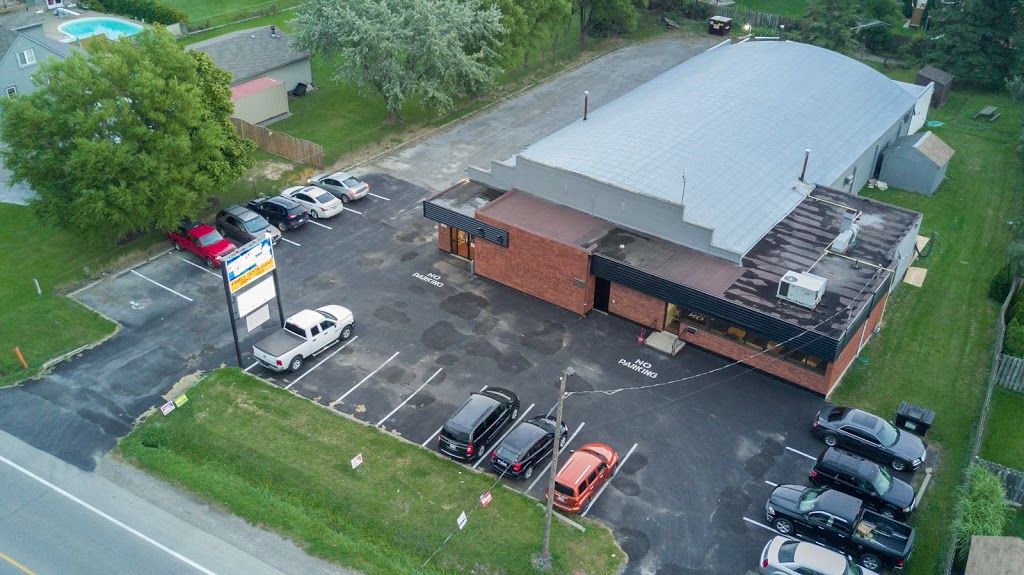 Kingsway Lanes & Restaurant | 215 Riverside Dr, Welland, ON L3C 5E3, Canada | Phone: (905) 735-2141