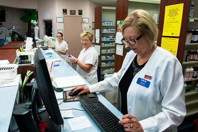 Meadows IDA Pharmacy - Mt. Carmel Centre | 3770 Montrose Rd, Niagara Falls, ON L2H 3K3, Canada | Phone: (905) 357-6577