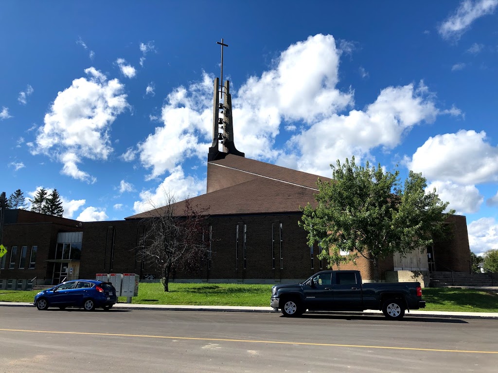 Fabrique de la Paroisse de Saint-Isidore (La) | 108 Rue des Ormes, Chicoutimi, QC G7H 3K5, Canada | Phone: (418) 549-2371