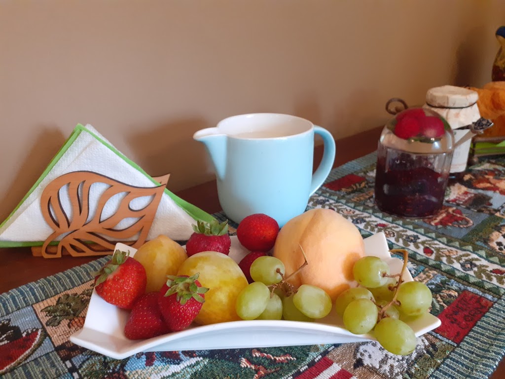 Quatsino Homestay | 1107 Quatsino Dr, North Saanich, BC V8L 5R8, Canada | Phone: (778) 676-1153