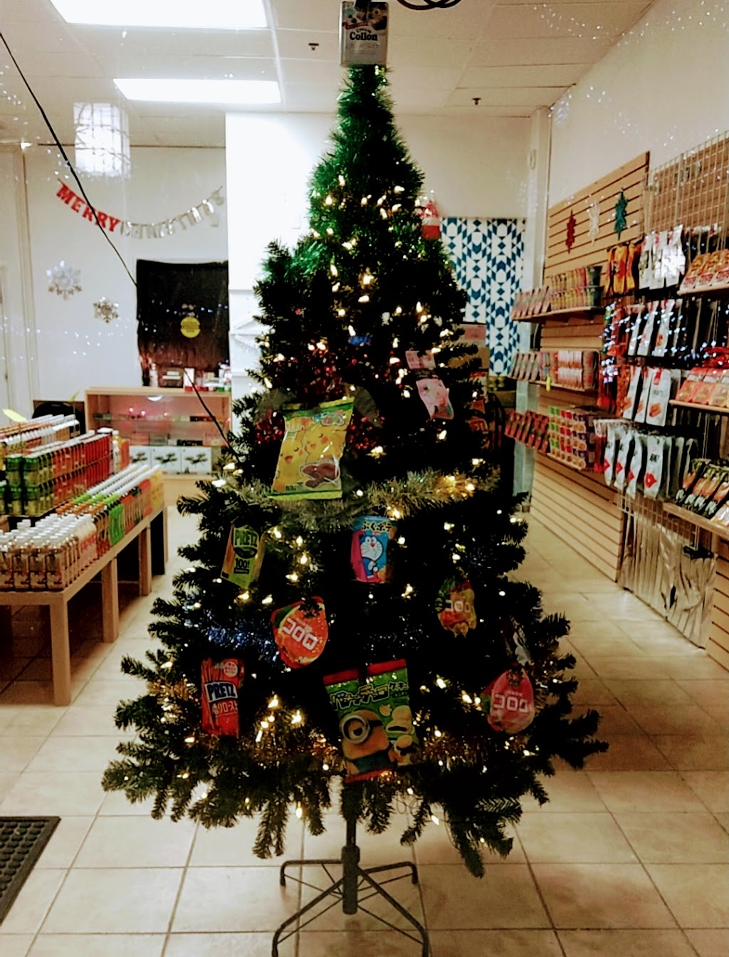 MOMOKO Snacks Land | 104-75 Dalhousie St, Brantford, ON N3T 2J1, Canada | Phone: (519) 756-0265