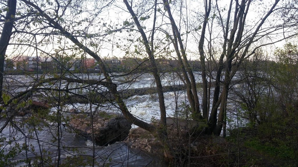 Berge du Pêcheur (Saint-François) | 5855 Rue Labrèche, Laval, QC H7B 1A5, Canada