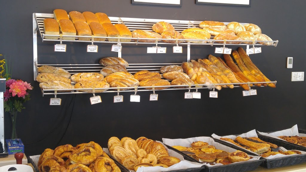 Boulangerie La Vendéenne | 500 NS-325, Blockhouse, NS B0J 1E0, Canada | Phone: (902) 531-3090