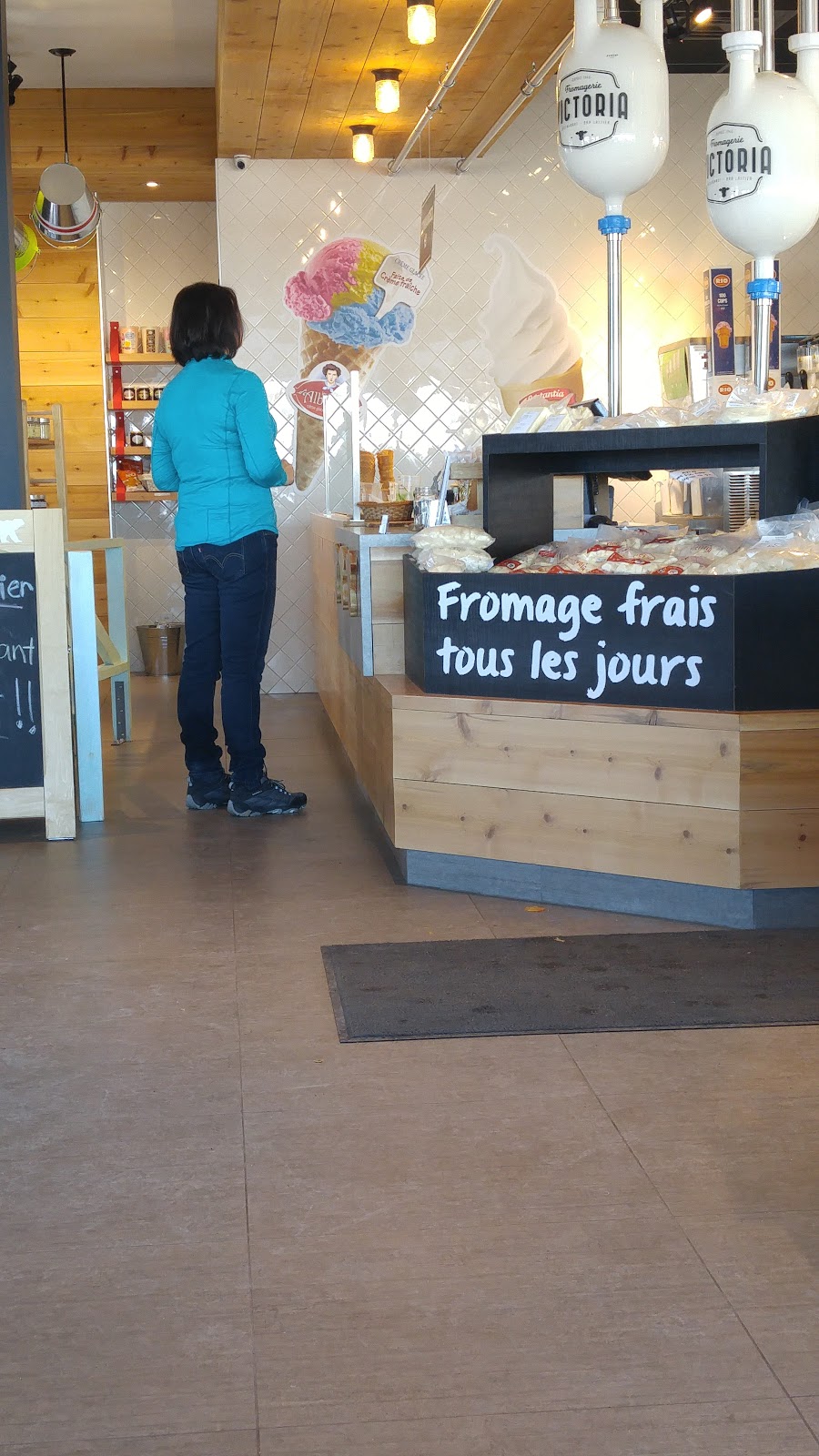 Fromagerie Victoria | 5477 Rue Wilfrid-Hallé, Lévis, QC G6V 6E1, Canada | Phone: (418) 304-2054