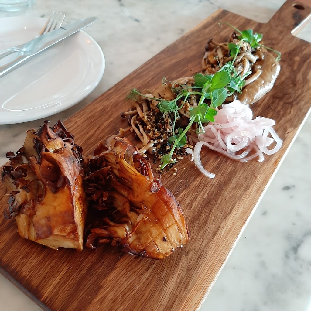 The Tremont Cafe | 100 Pine St, Collingwood, ON L9Y 2N9, Canada | Phone: (705) 293-6000