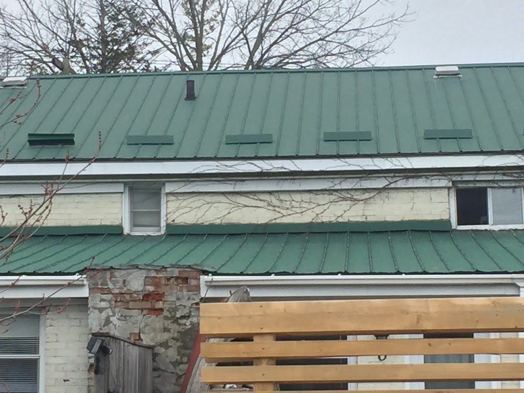 A1 Roofer-Roofing | 504 Bartholomew Dr, Newmarket, ON L3X 2E4, Canada | Phone: (647) 779-6627