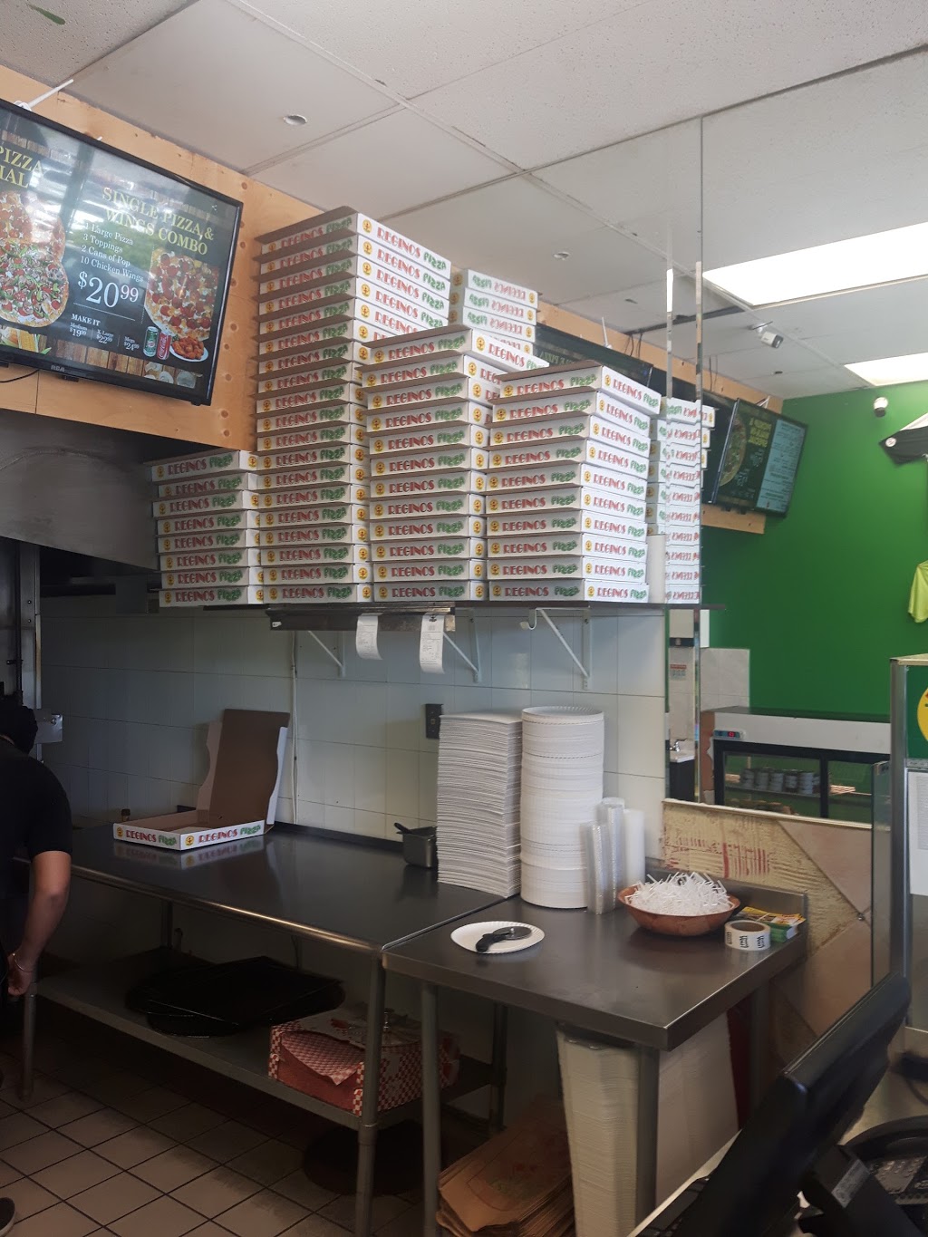 Reginos Pizza | 305 Barrie St, Bradford, ON L3Z 1M1, Canada | Phone: (905) 775-0444