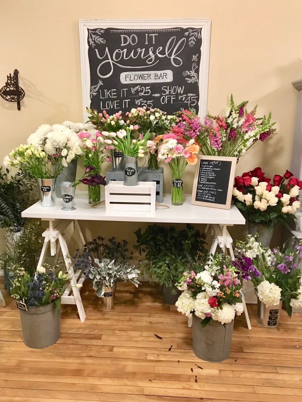 Le Jardin Flower Shop | 24 Queen St W, Cambridge, ON N3C 1G1, Canada | Phone: (226) 600-2559