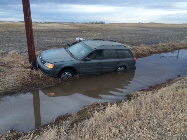 Yellow Hook Towing | 704 Westridge Rd, Strathmore, AB T1P 1H8, Canada | Phone: (403) 901-0087
