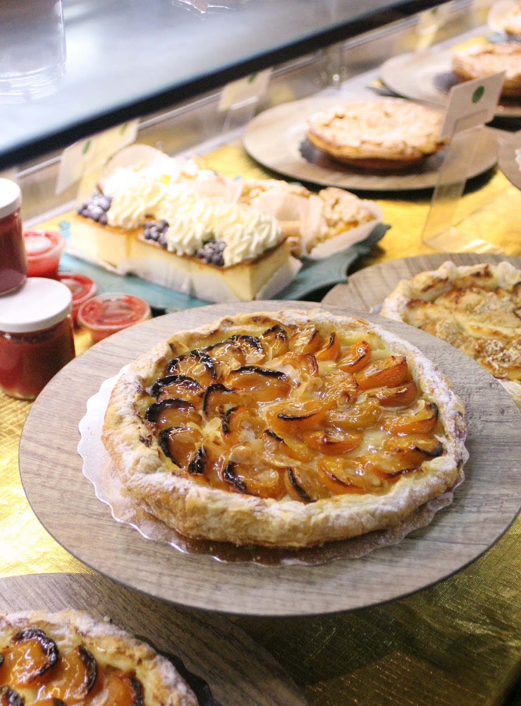 Mamie Clafoutis île-des-Soeurs | 105 Chemin de la Pointe N, Verdun, QC H3E 0B5, Canada | Phone: (514) 508-8800