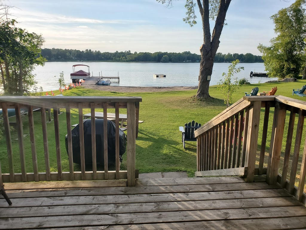 Lakeside Cottages | lodging | 1650 Stenner Rd, Lakefield, ON K0L 2H0, Canada | 7056527160 OR +1 705-652-7160