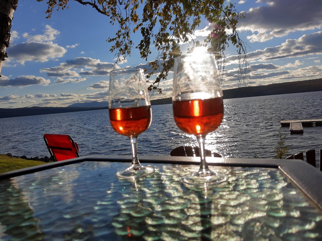 Restaurant Le Capitaine Provost | 2000 Chemin du Motel-sur-le-Lac, Frontenac, QC G6B 2S1, Canada | Phone: (819) 583-0293