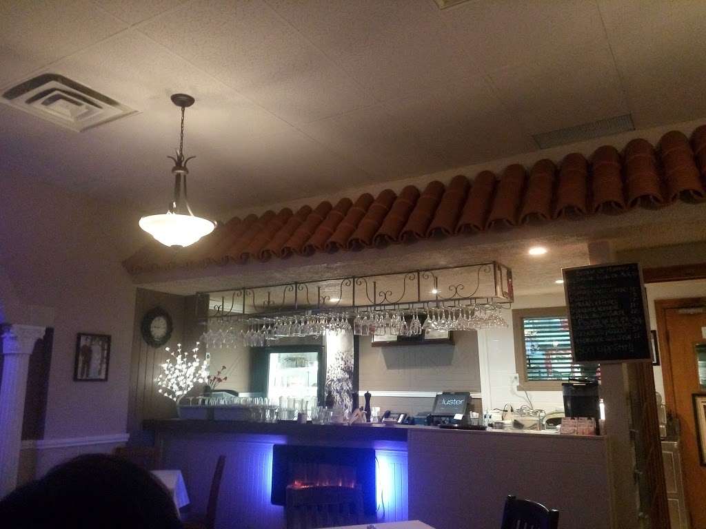 Restaurant Casa Mare Enrg | 15714 Boul de Pierrefonds, Pierrefonds, QC H9H 3P6, Canada | Phone: (514) 626-7202