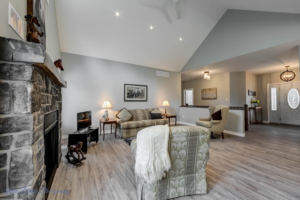 Jami Joy Royale Town And Country Realty Inc. | 46 Kent St W, Lindsay, ON K9V 2Y2, Canada | Phone: (705) 879-8484