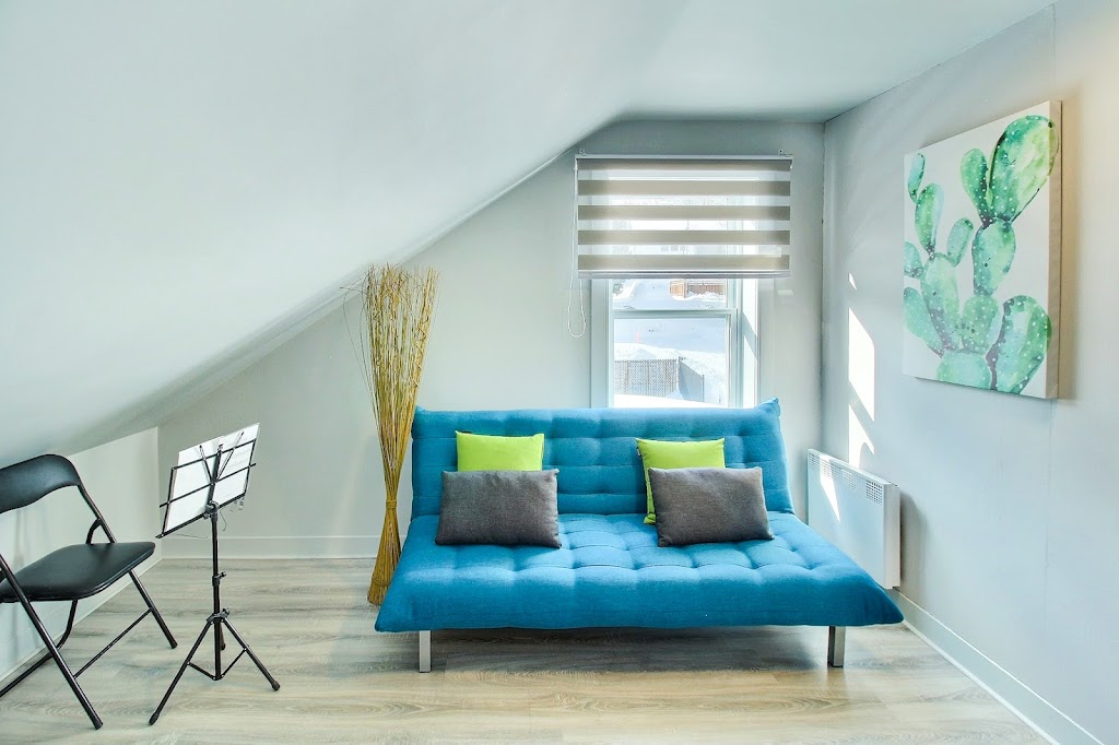 Le Chalet Bleu | 804 Rue Principale, Saint-Ferdinand, QC G0N 1N0, Canada | Phone: (819) 362-0906