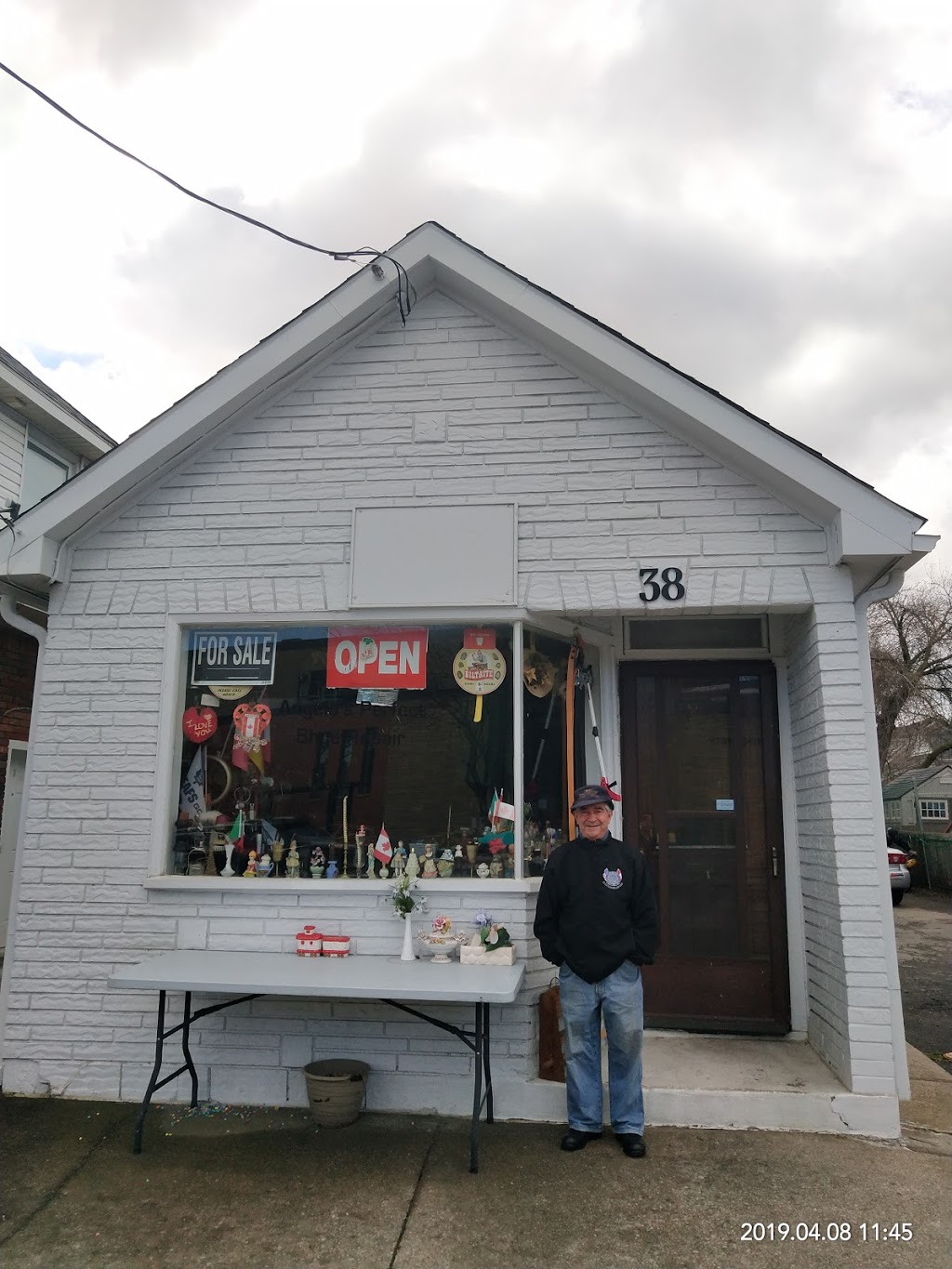 Angelos Perfect Shoe Repair | 40 Facer St, St. Catharines, ON L2M 5H5, Canada | Phone: (905) 935-9963