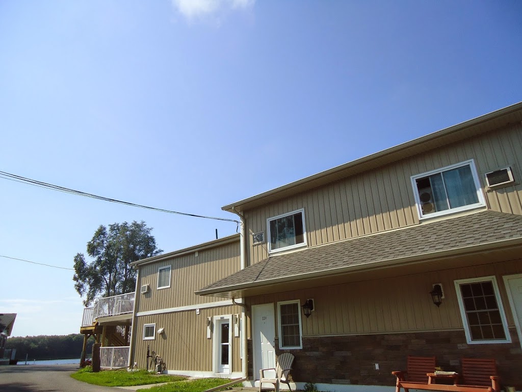 Bayside Inn & Waterfront Suites | 4024 Bath Rd, Kingston, ON K7M 4Y4, Canada | Phone: (613) 634-7400